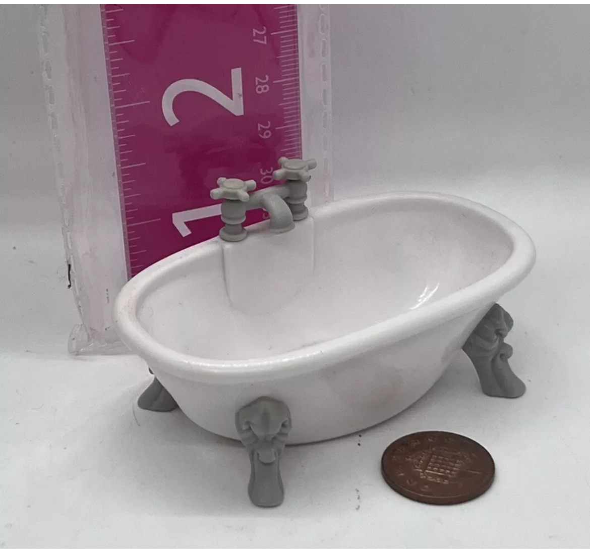Dolls House 1/16th scale bath plastic