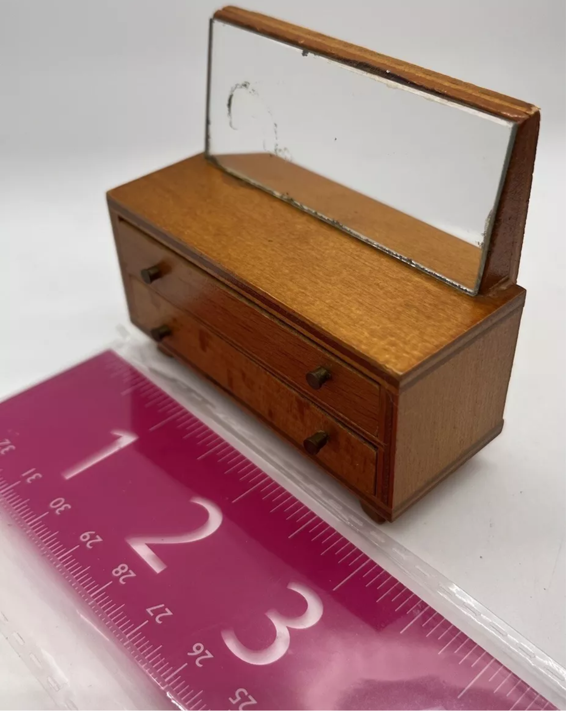 Dolls house 1/16th dressing table with mirror