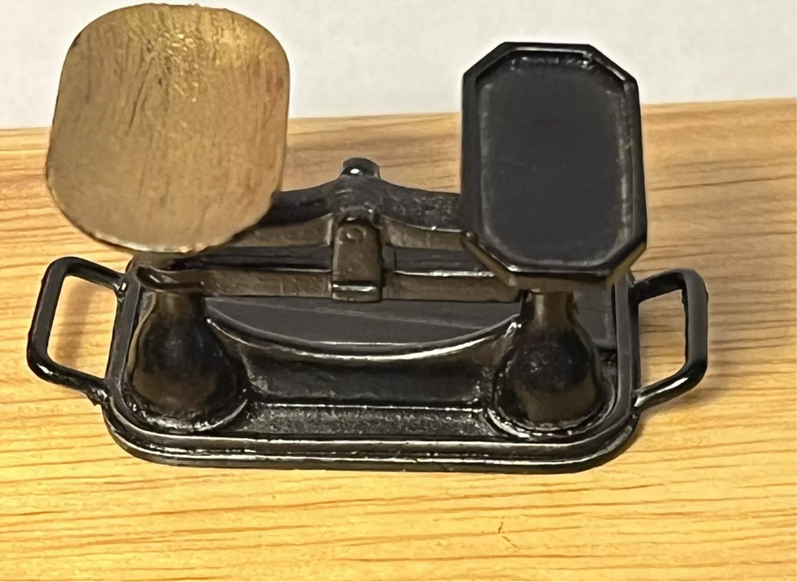 Dolls house Phoenix Miniatures metal weighing scales