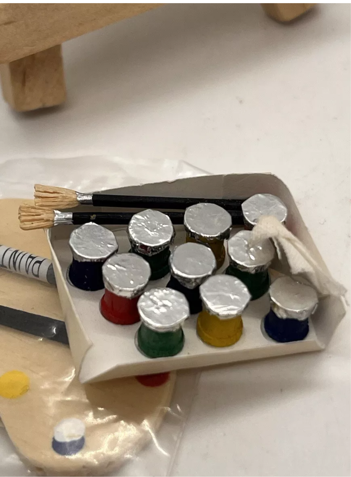 Dolls house artists easel and paints