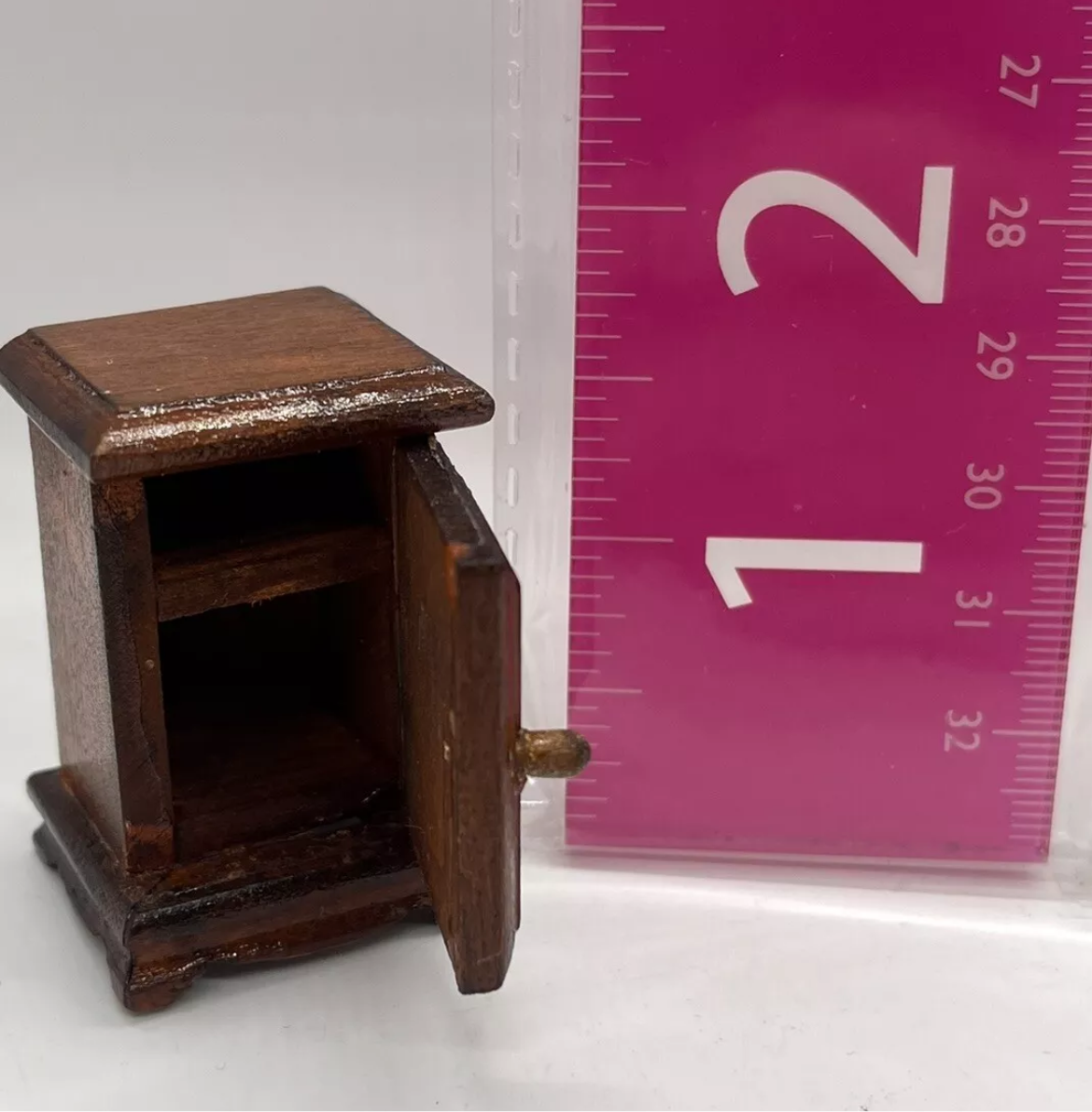 Dolls house 1/16th cupboard