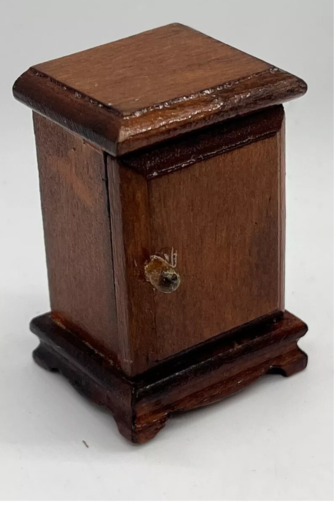 Dolls house 1/16th cupboard