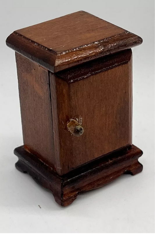 Dolls house 1/16th cupboard