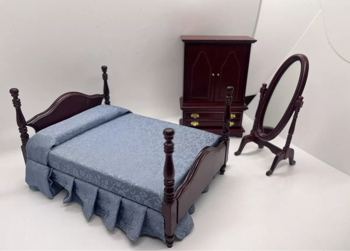 Dolls house bedroom furniture set four poster.