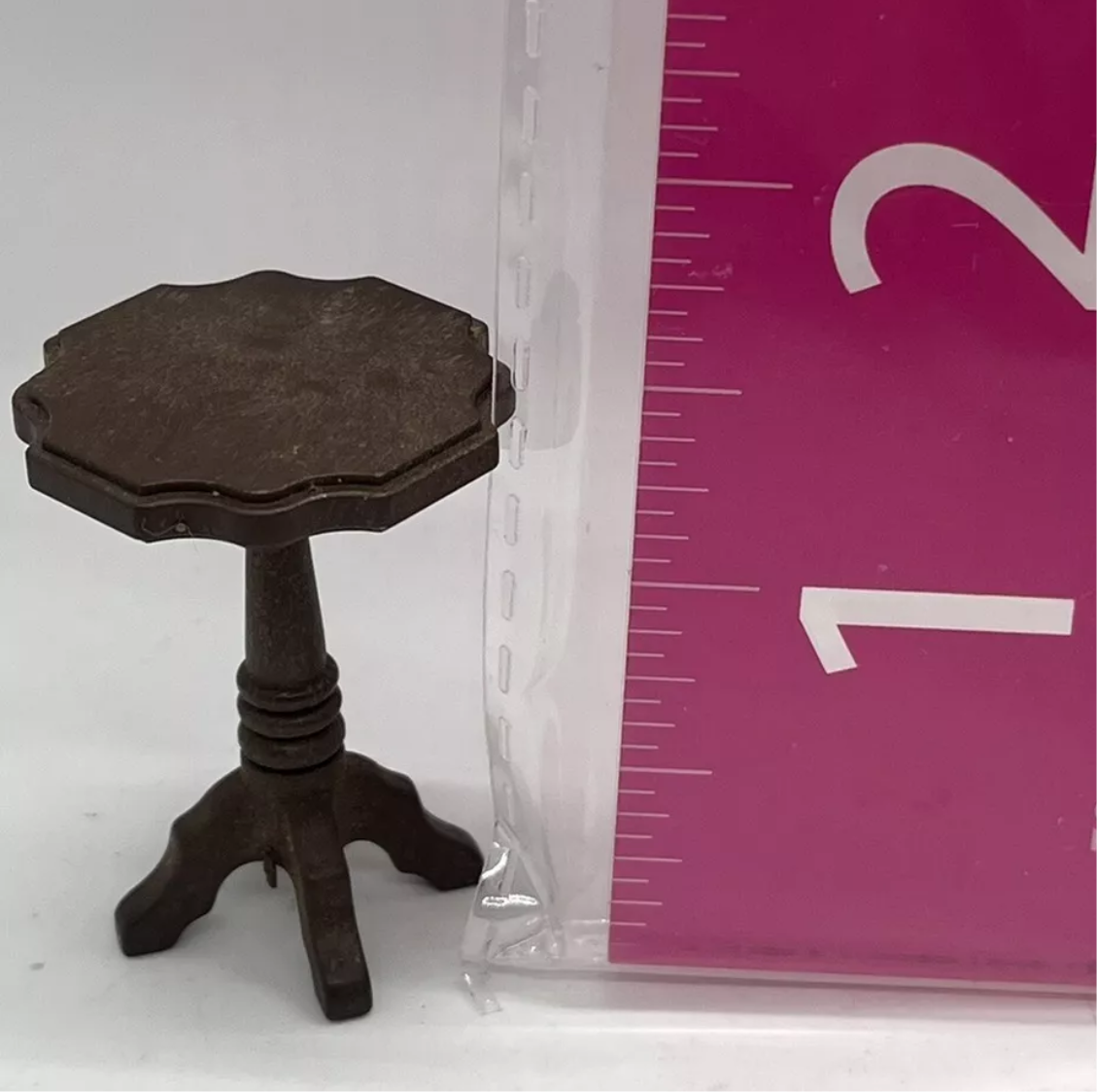 Dolls house 1/16th pedestal table