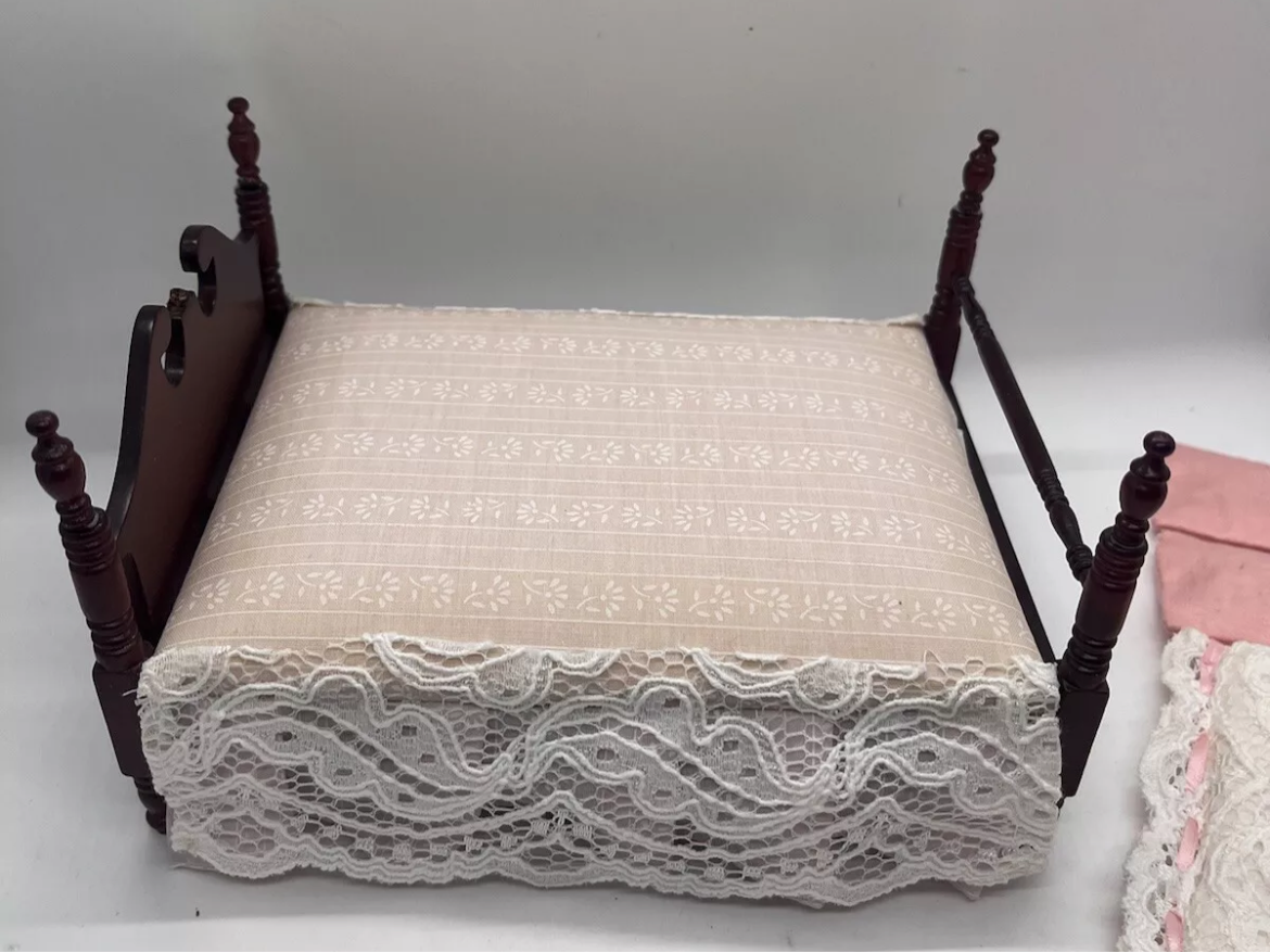 Dolls house double bed and bedding