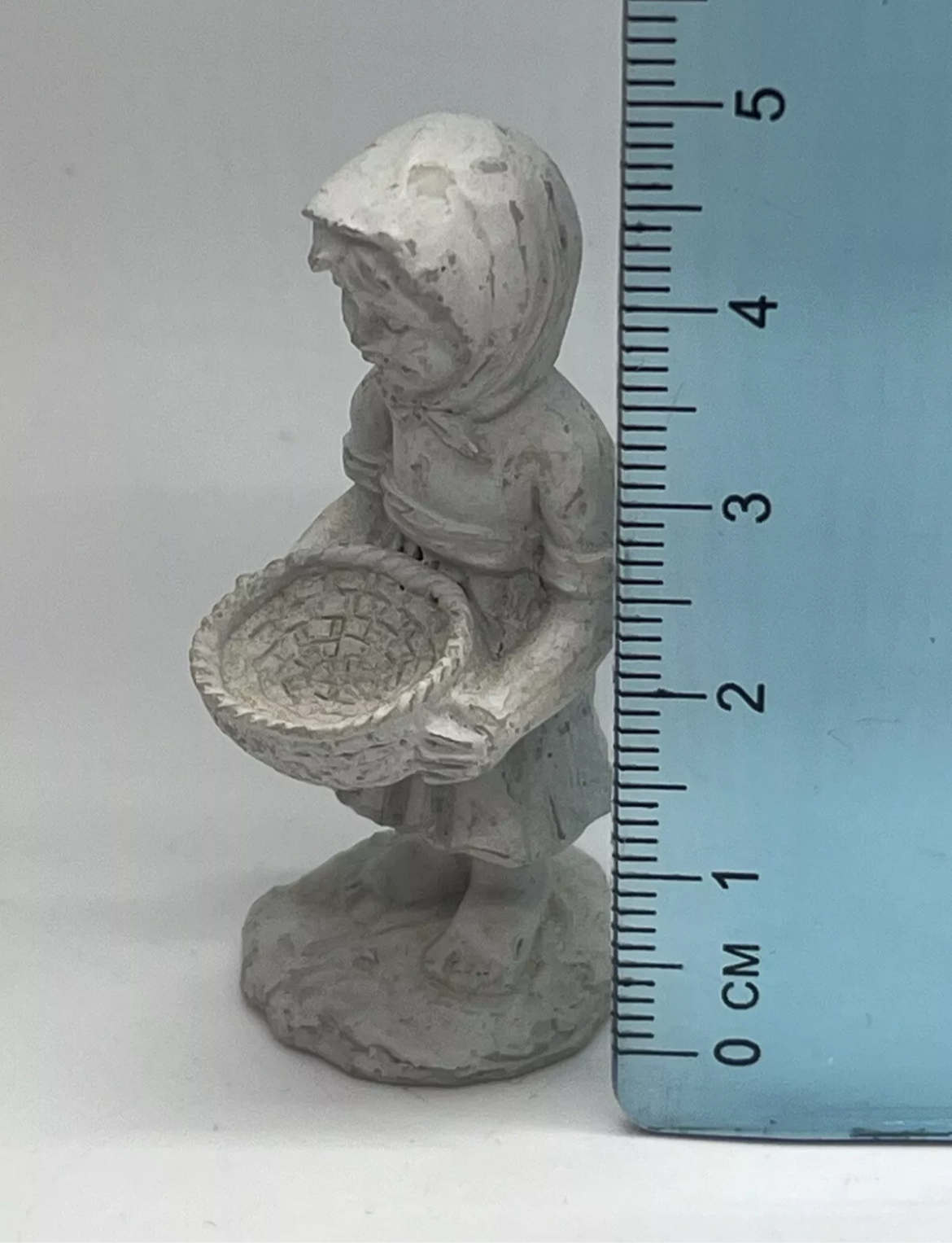 Dolls house garden ornament/bird feeder?