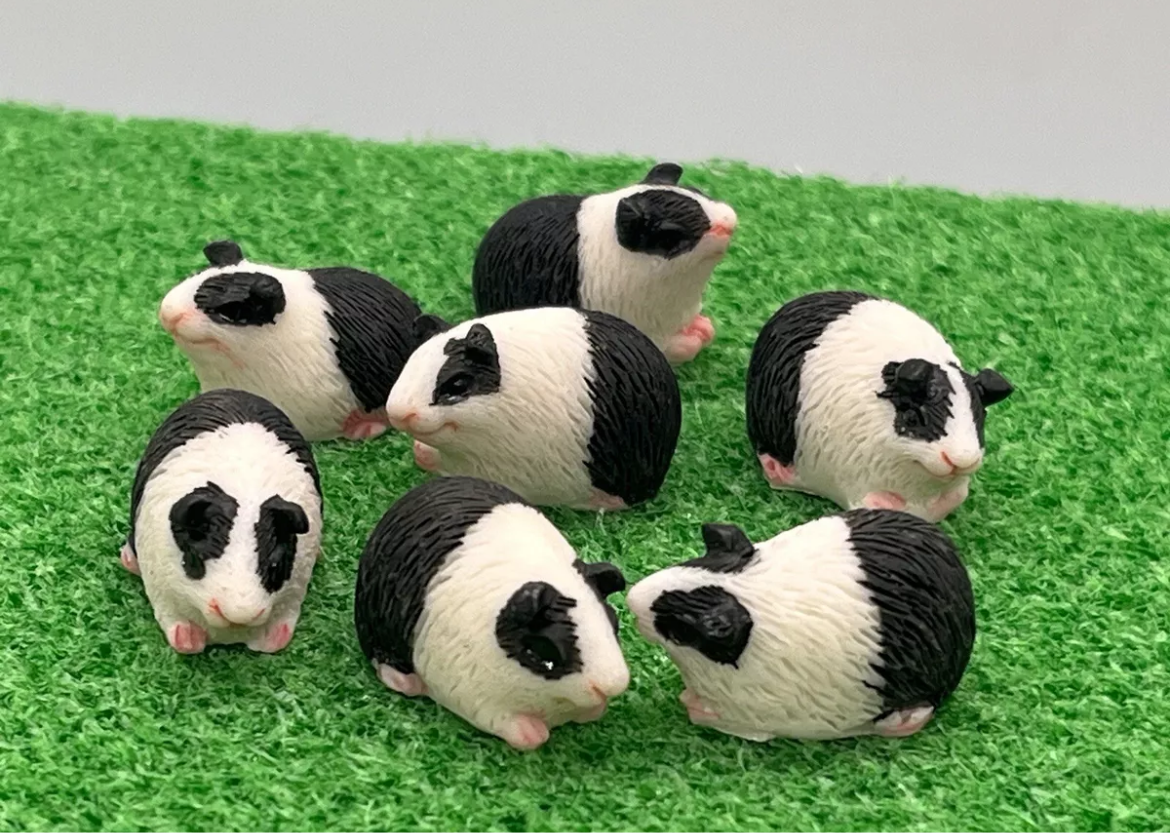 Dolls house resin guinea pigs x 1 NEW