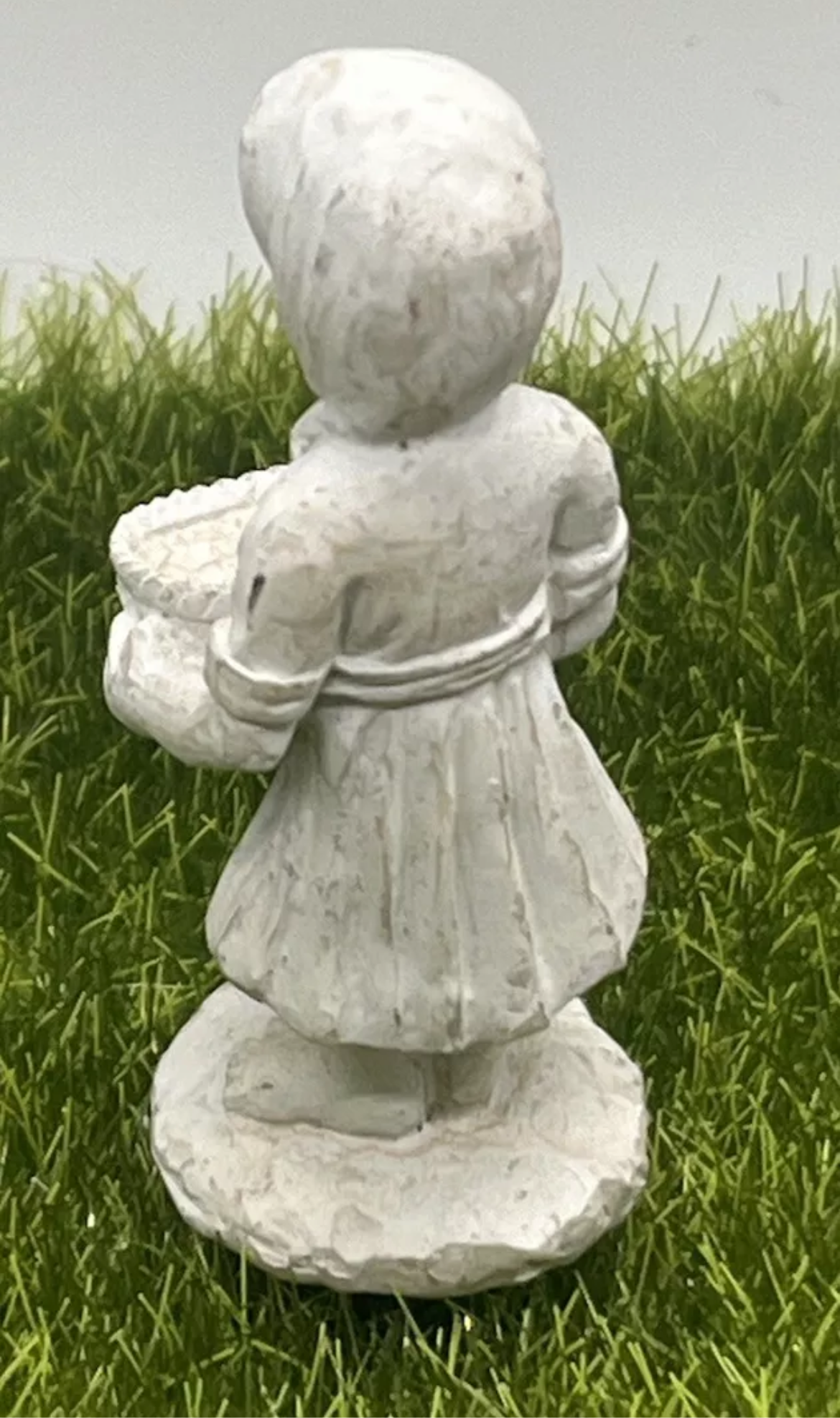 Dolls house garden ornament/bird feeder?