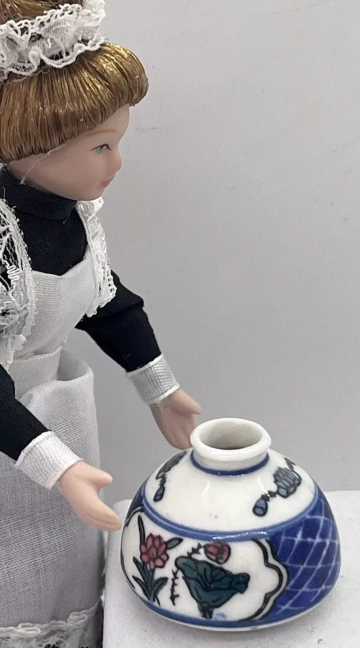 Dolls house vase (wide)