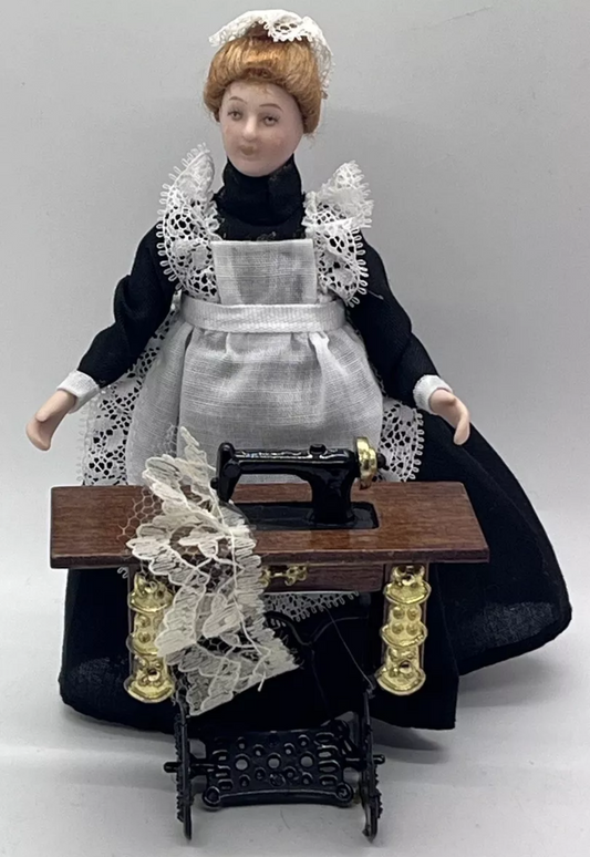 Dolls house sewing machine & cloth in 1/12th scale