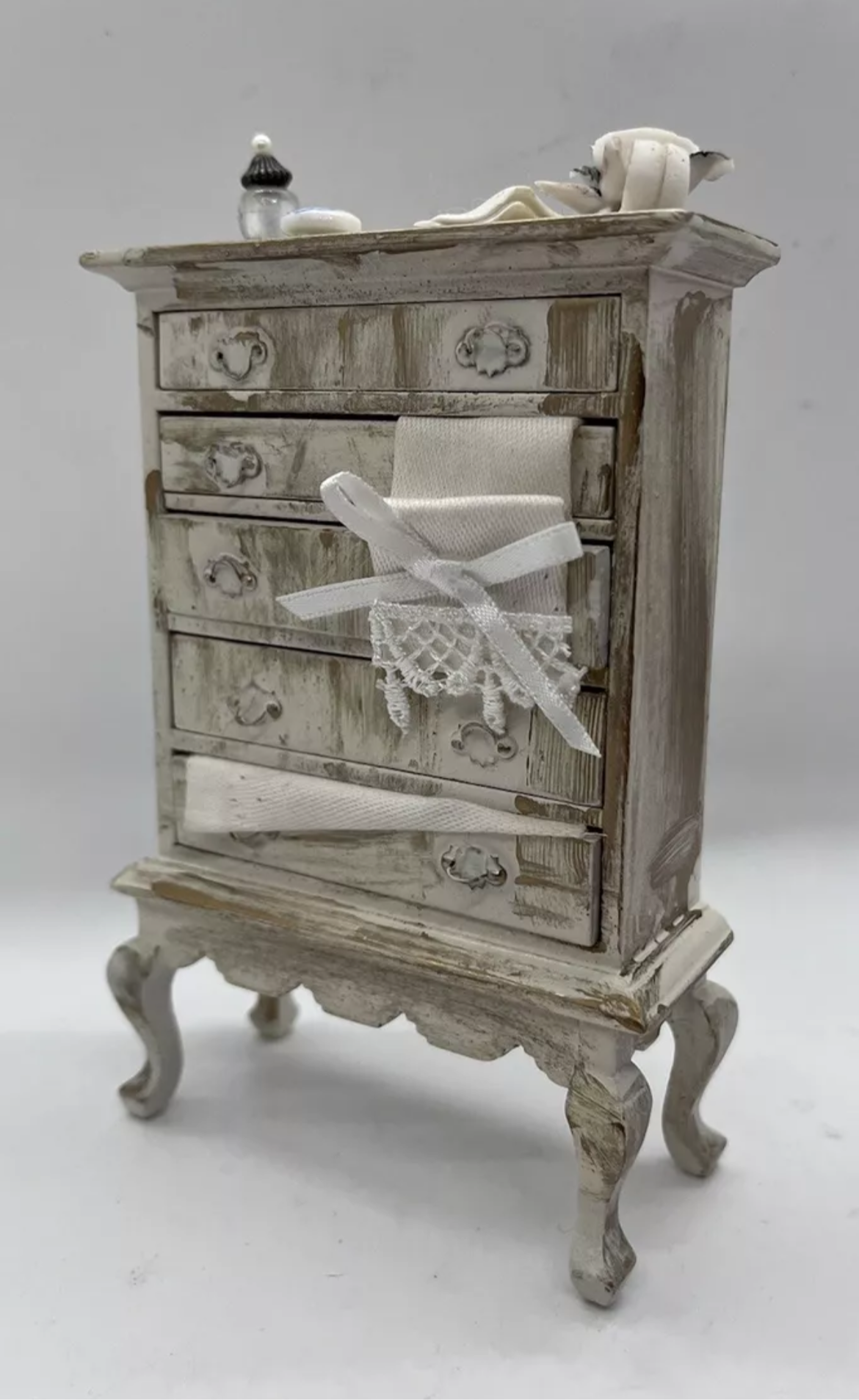 Dolls house tall chest of drawers & all fixed accessories