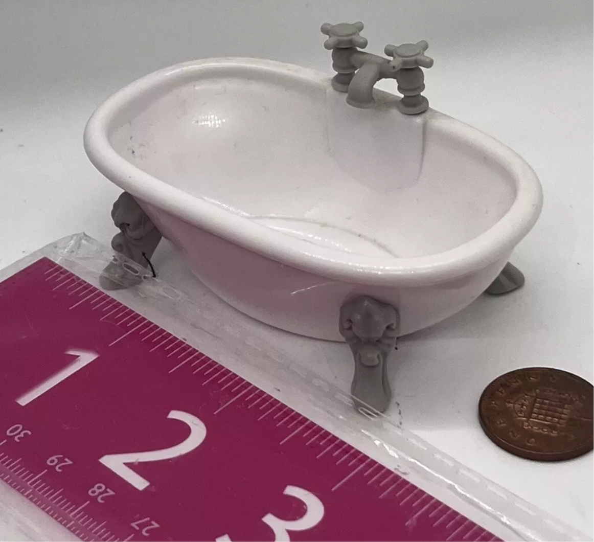 Dolls House 1/16th scale bath plastic