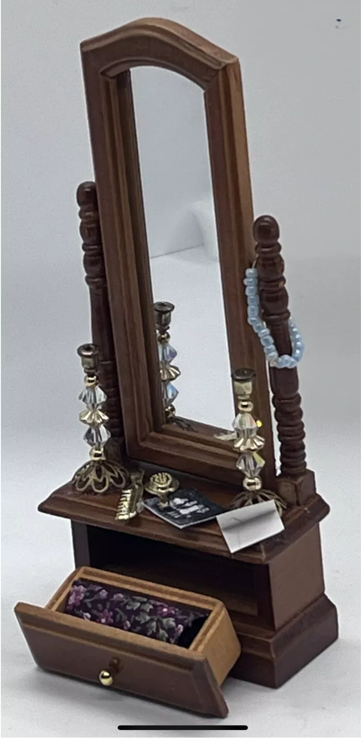 Dolls house floor mirror & accessories