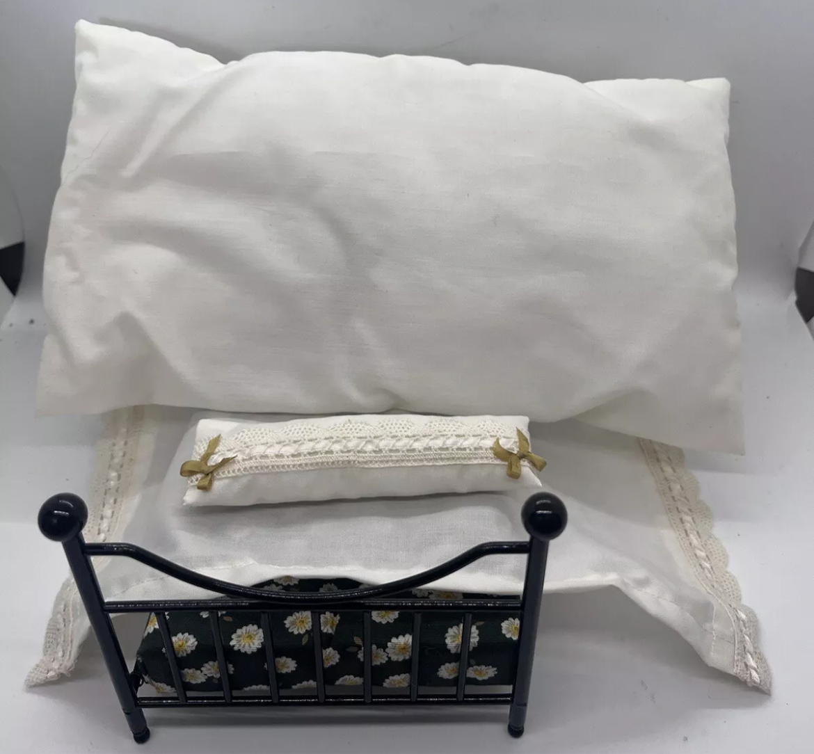 Dolls house metal double bed with bedding