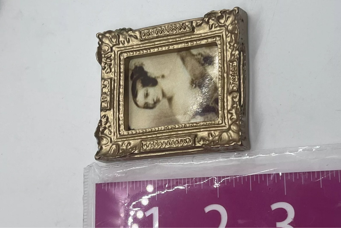 Dolls house print in frame x 1