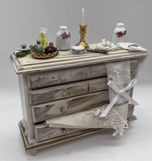 Dolls house chest of drawers & all fixed accessories