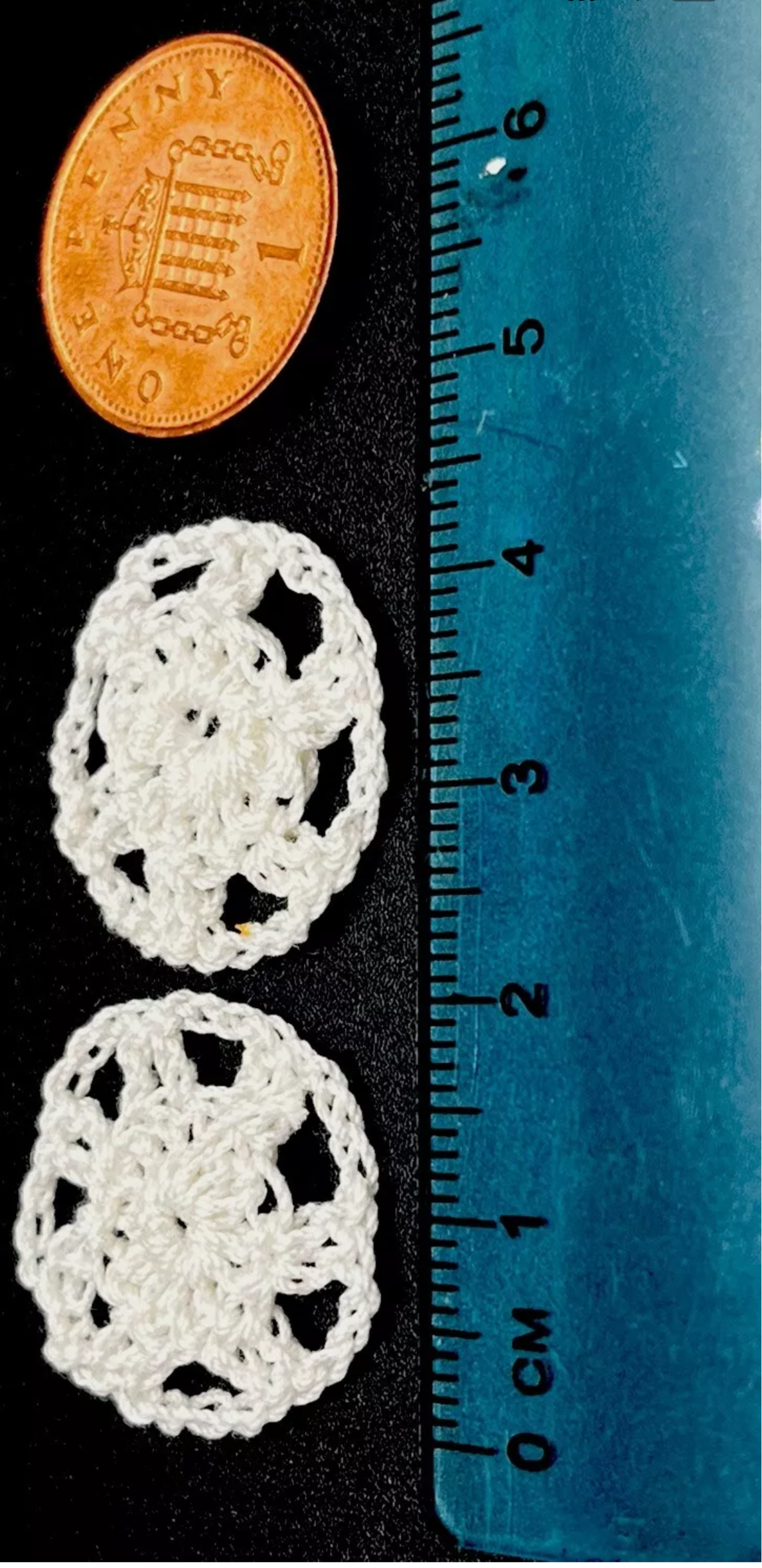 Dolls House Hand Stitched
Crochet Table Doily Lace Pair New