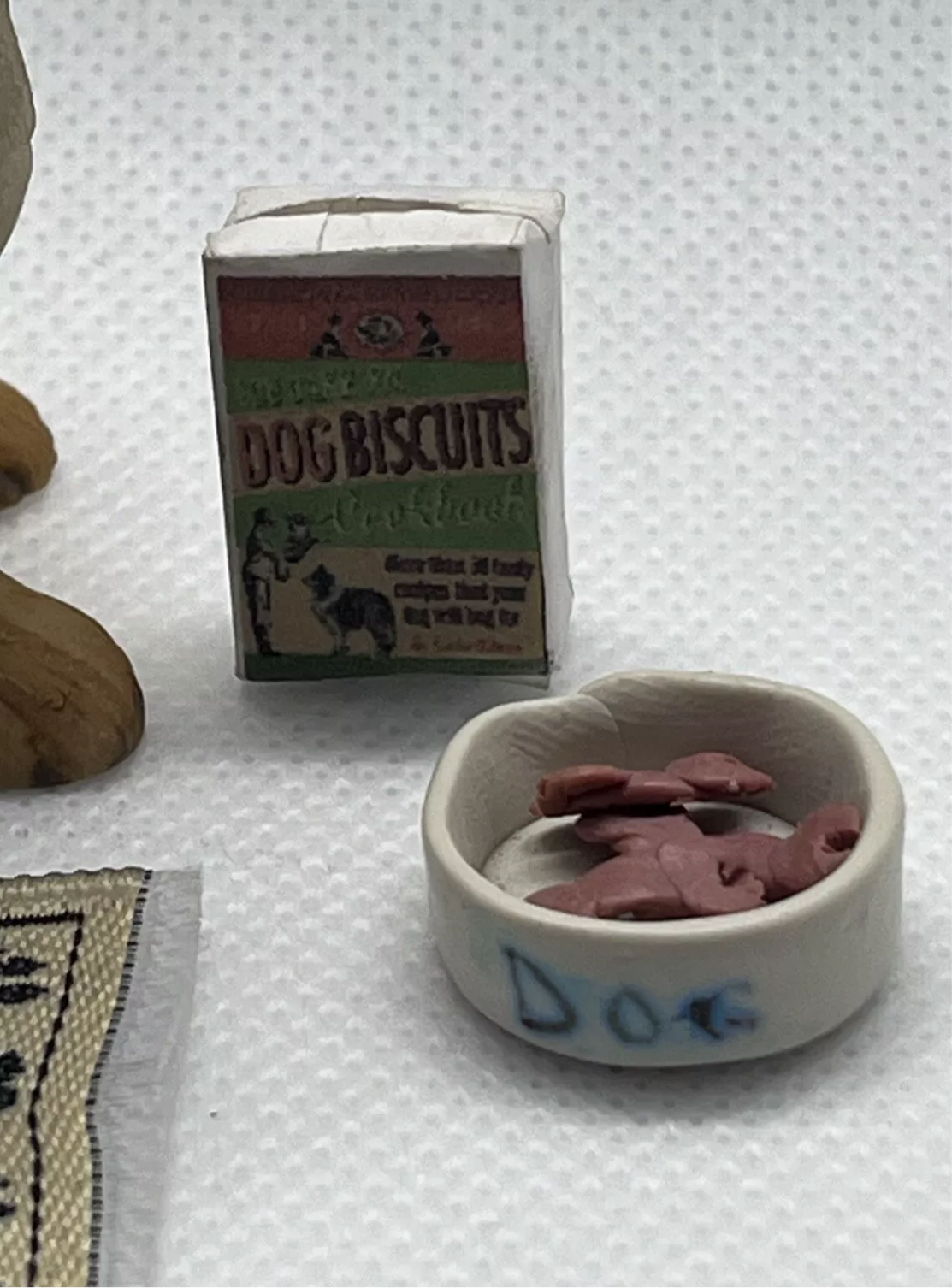 Dolls house resin dog & all accessories