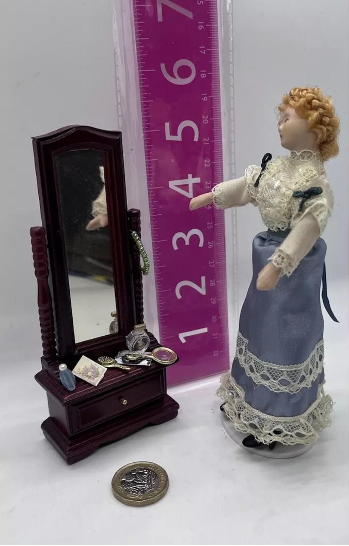 Dolls house floor mirror & accessories