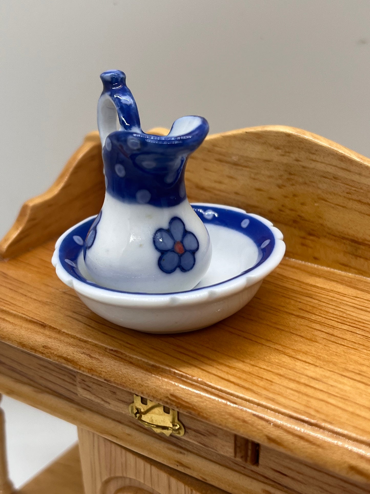 Dolls house washstand with drawer, porcelain jug and washbowl