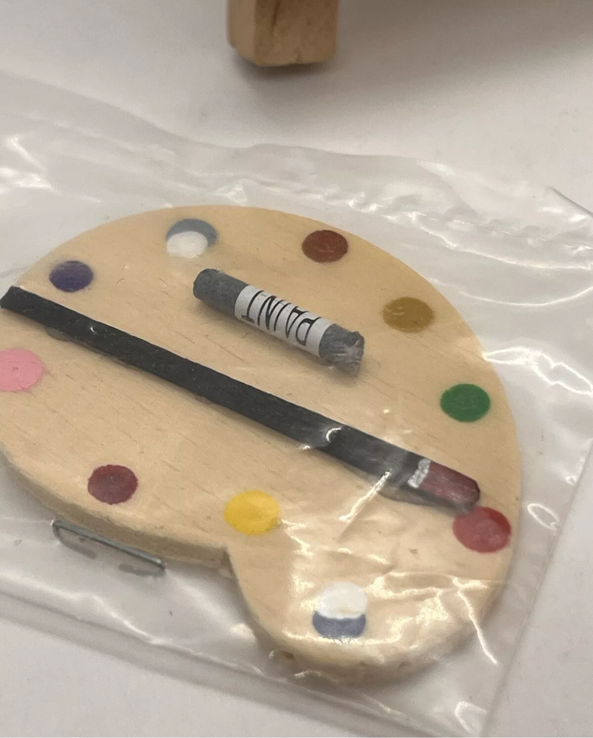 Dolls house artists easel and paints