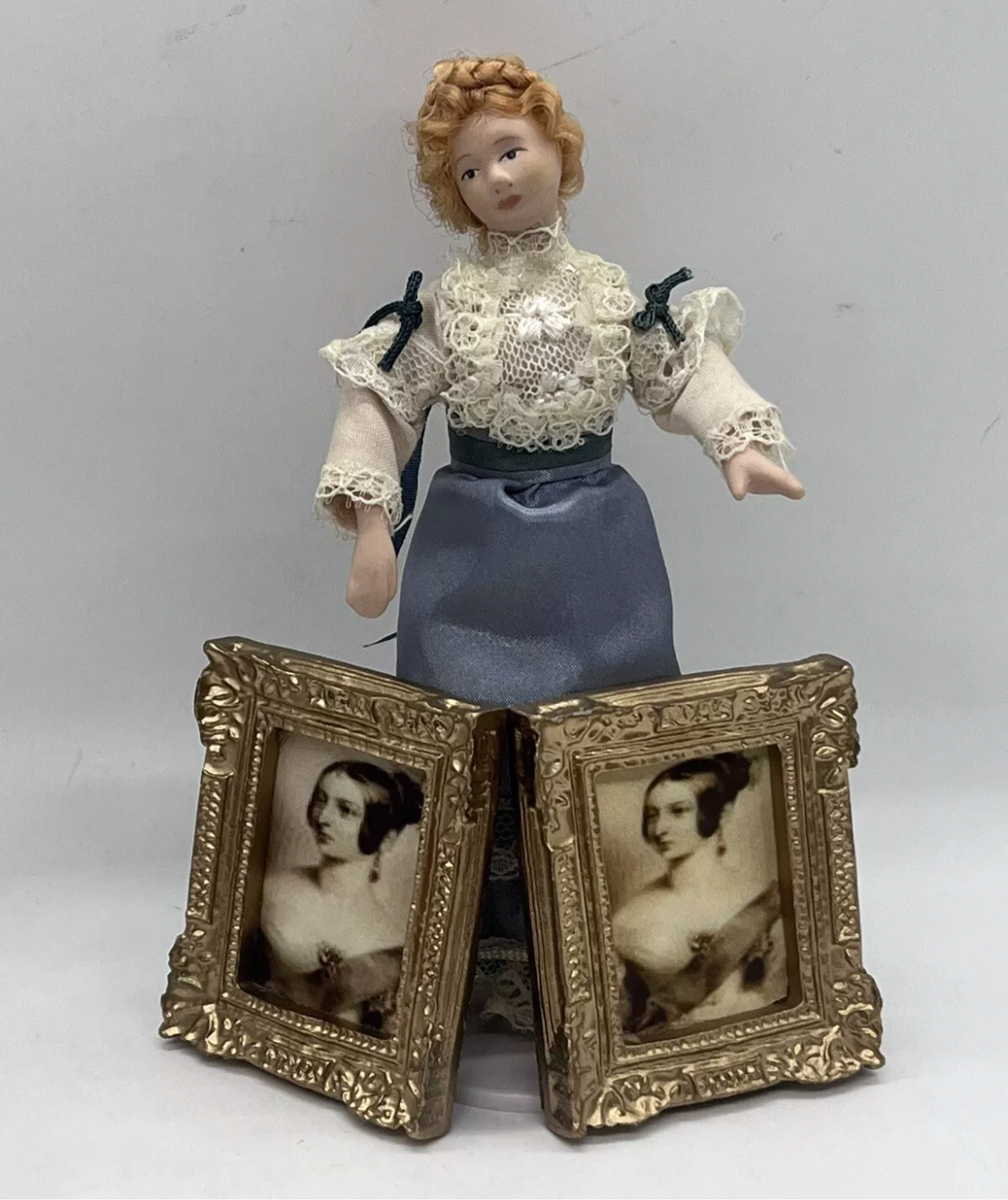 Dolls house print in frame x 1
