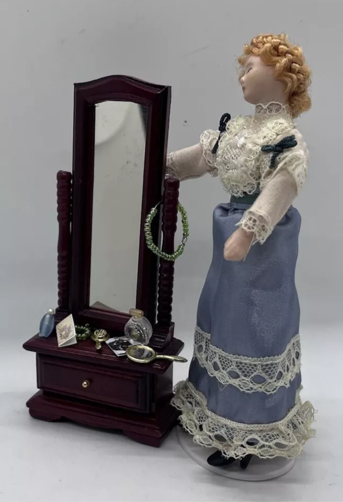 Dolls house floor mirror & accessories