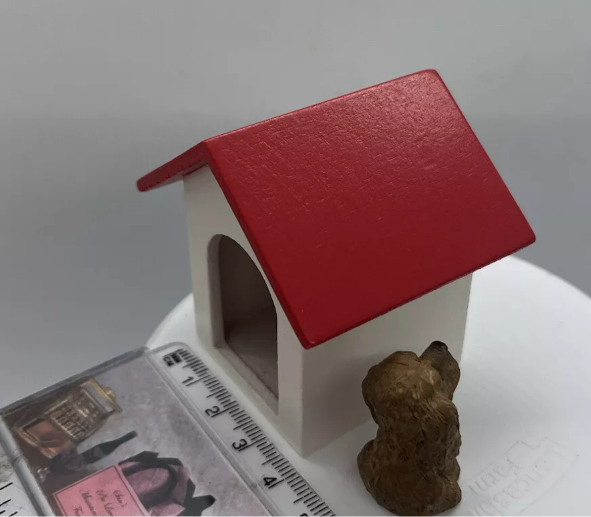 Dolls house dog and kennel