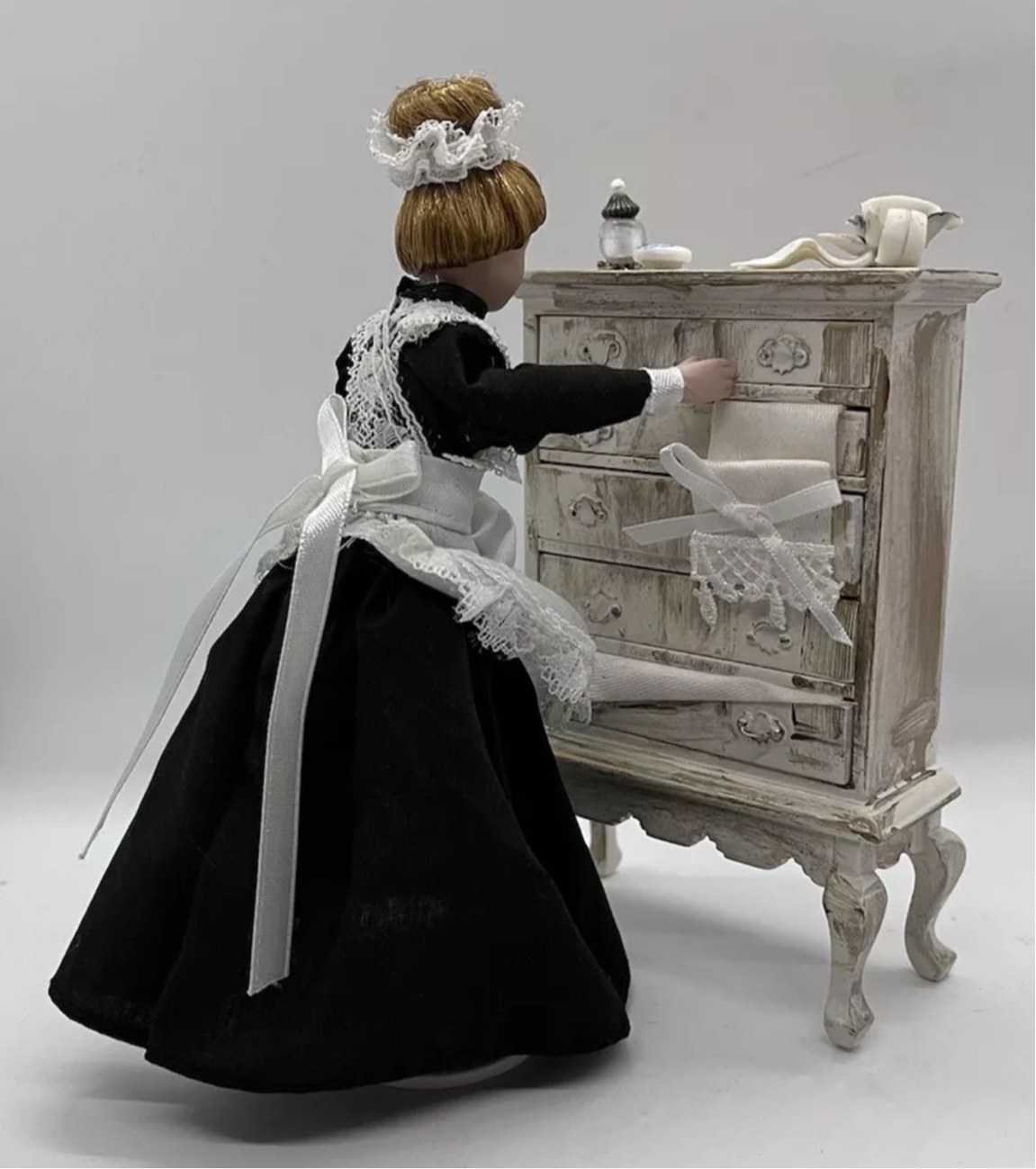 Dolls house tall chest of drawers & all fixed accessories