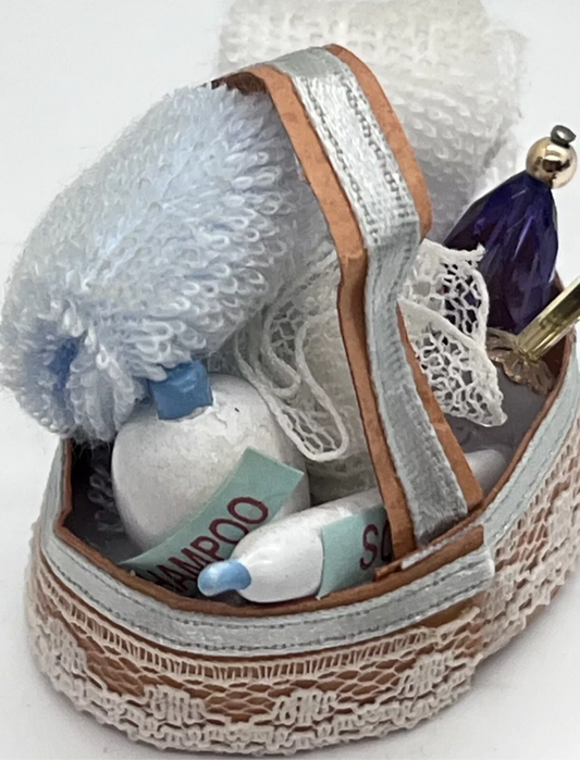 Dolls house bathroom basket & accessories