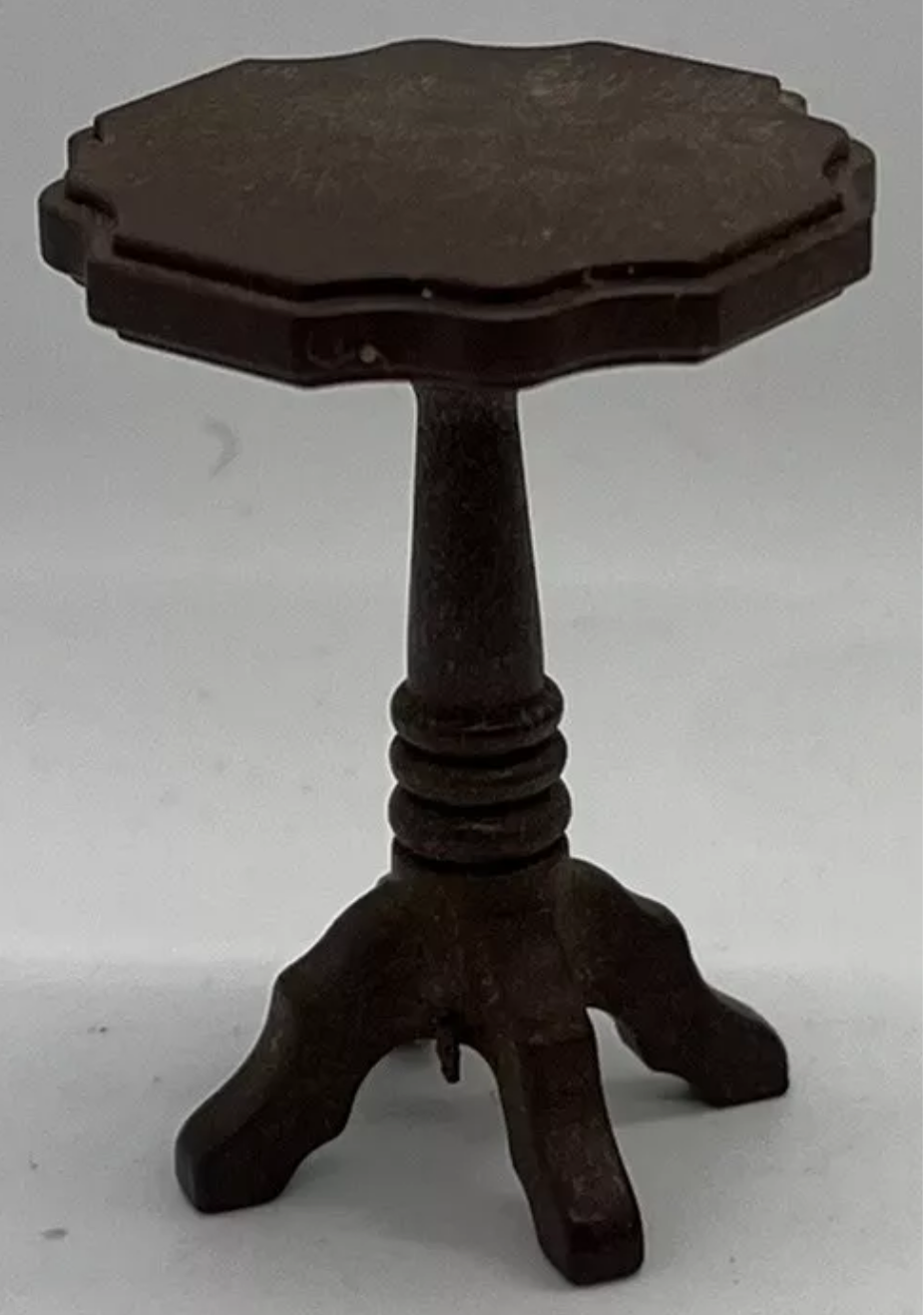 Dolls house 1/16th pedestal table