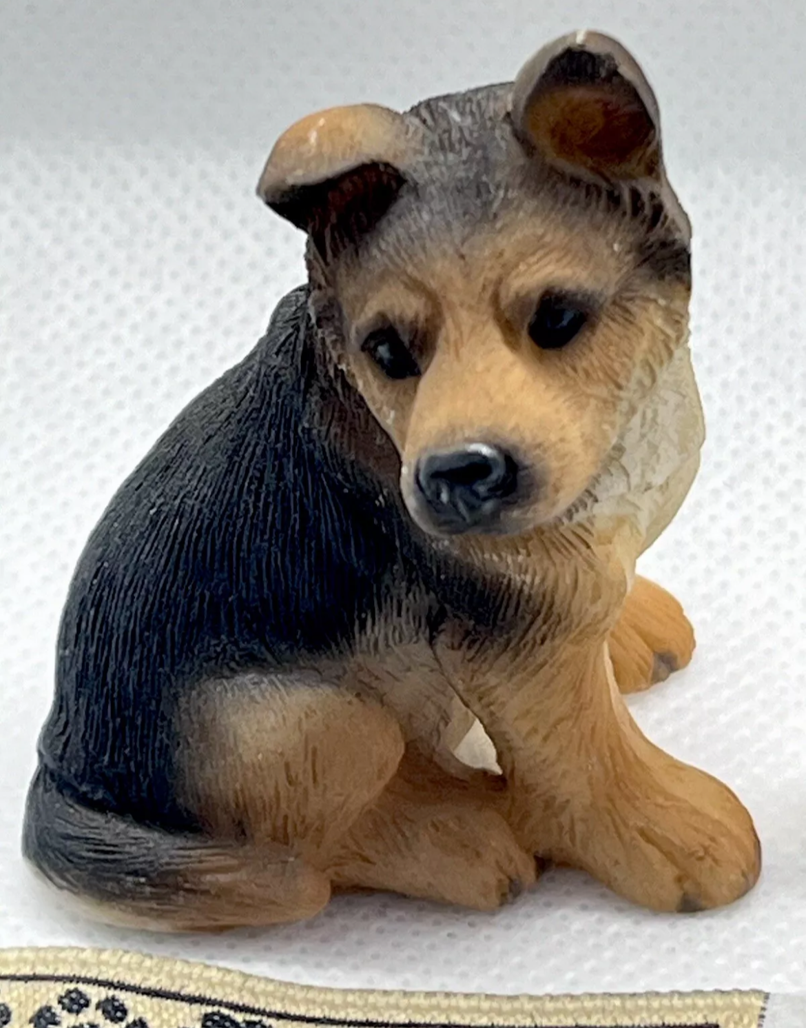Dolls house resin dog & all accessories