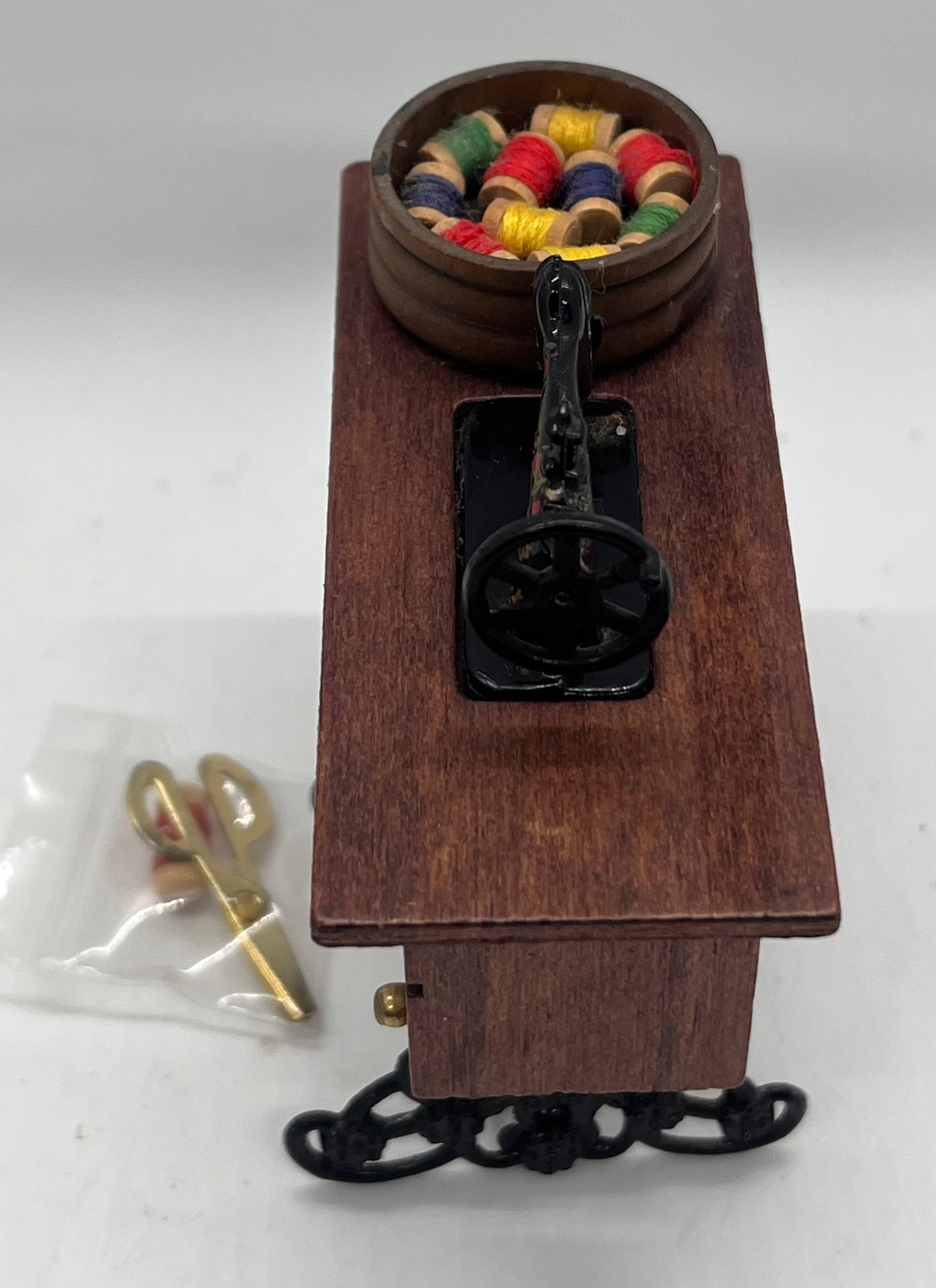Dolls house sewing machine & accessories