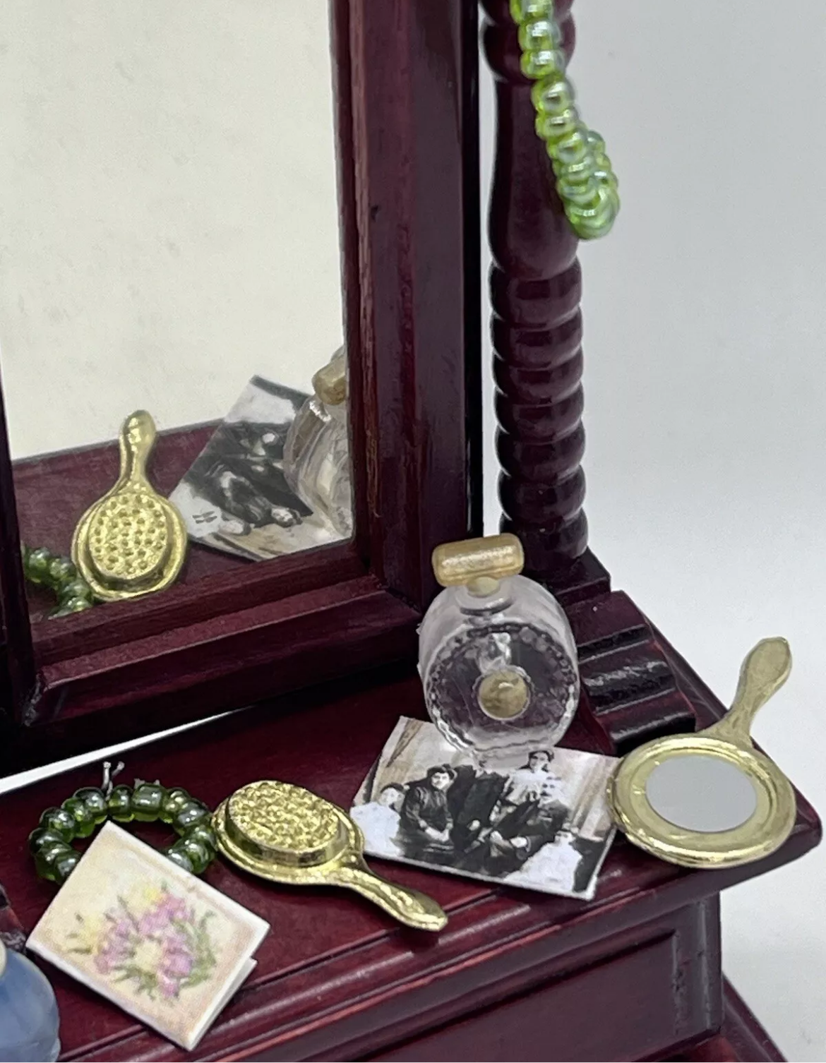 Dolls house floor mirror & accessories