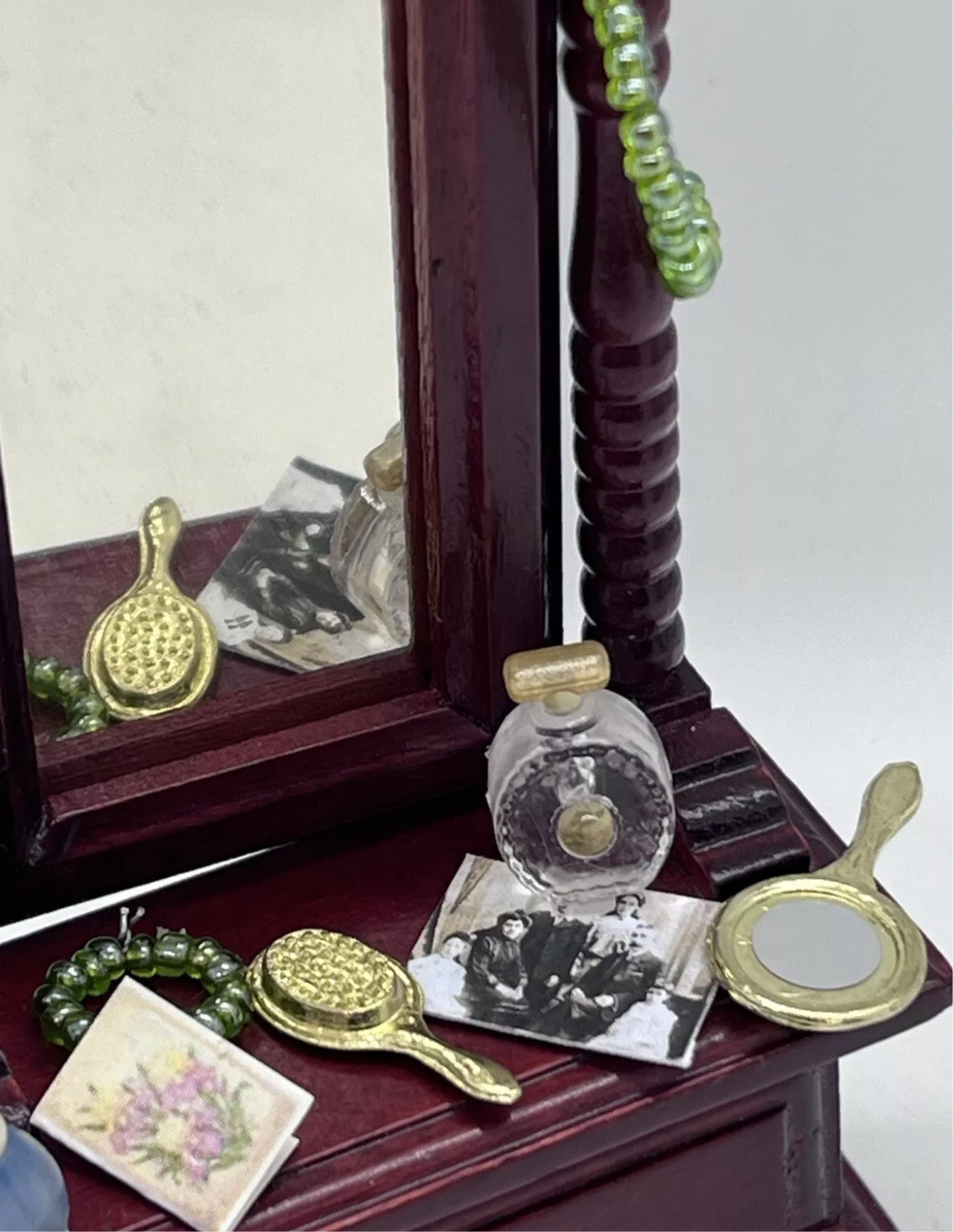 Dolls house floor mirror & accessories