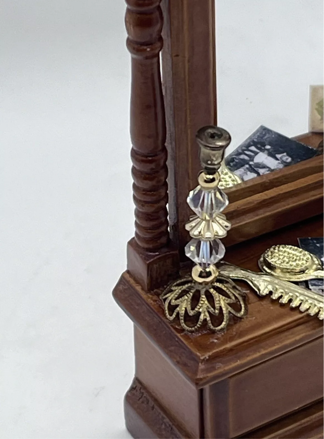 Dolls house floor mirror & accessories