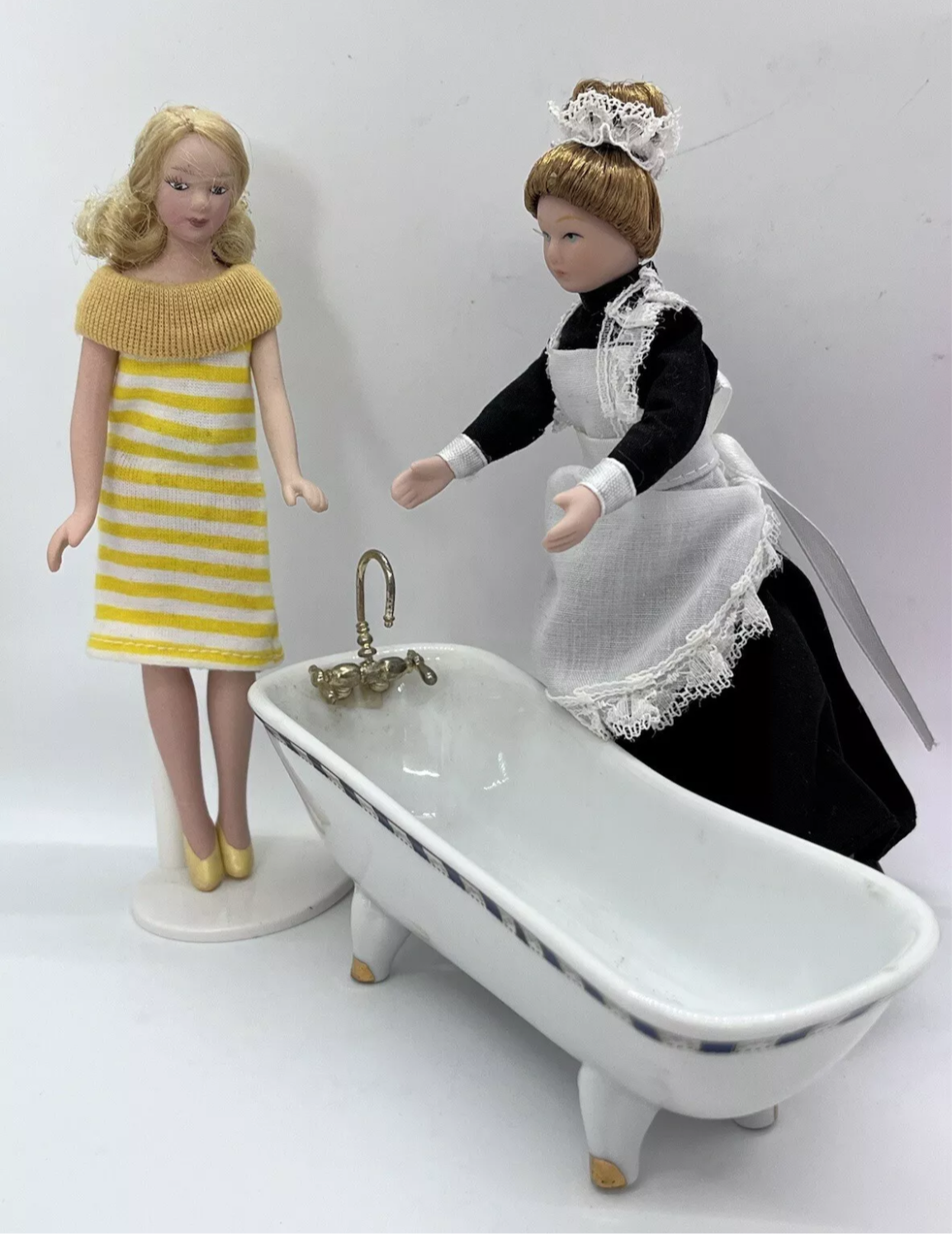 Dolls house porcelain bath
