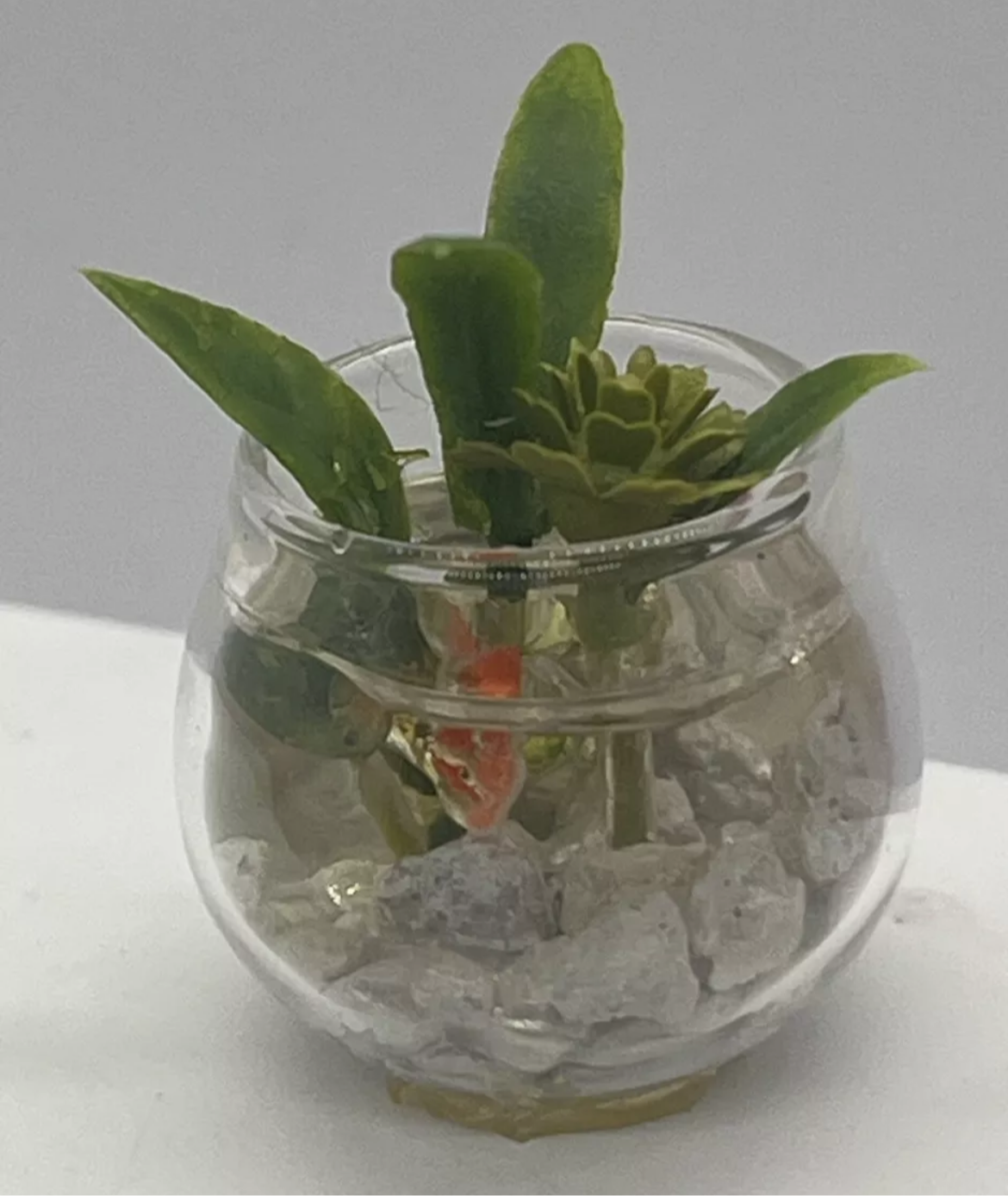 Dolls house glass fish bowl and plant (resin filled)