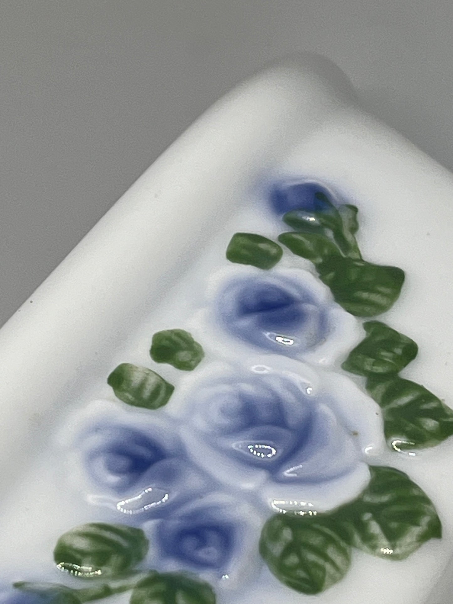 Dolls house ceramic bath