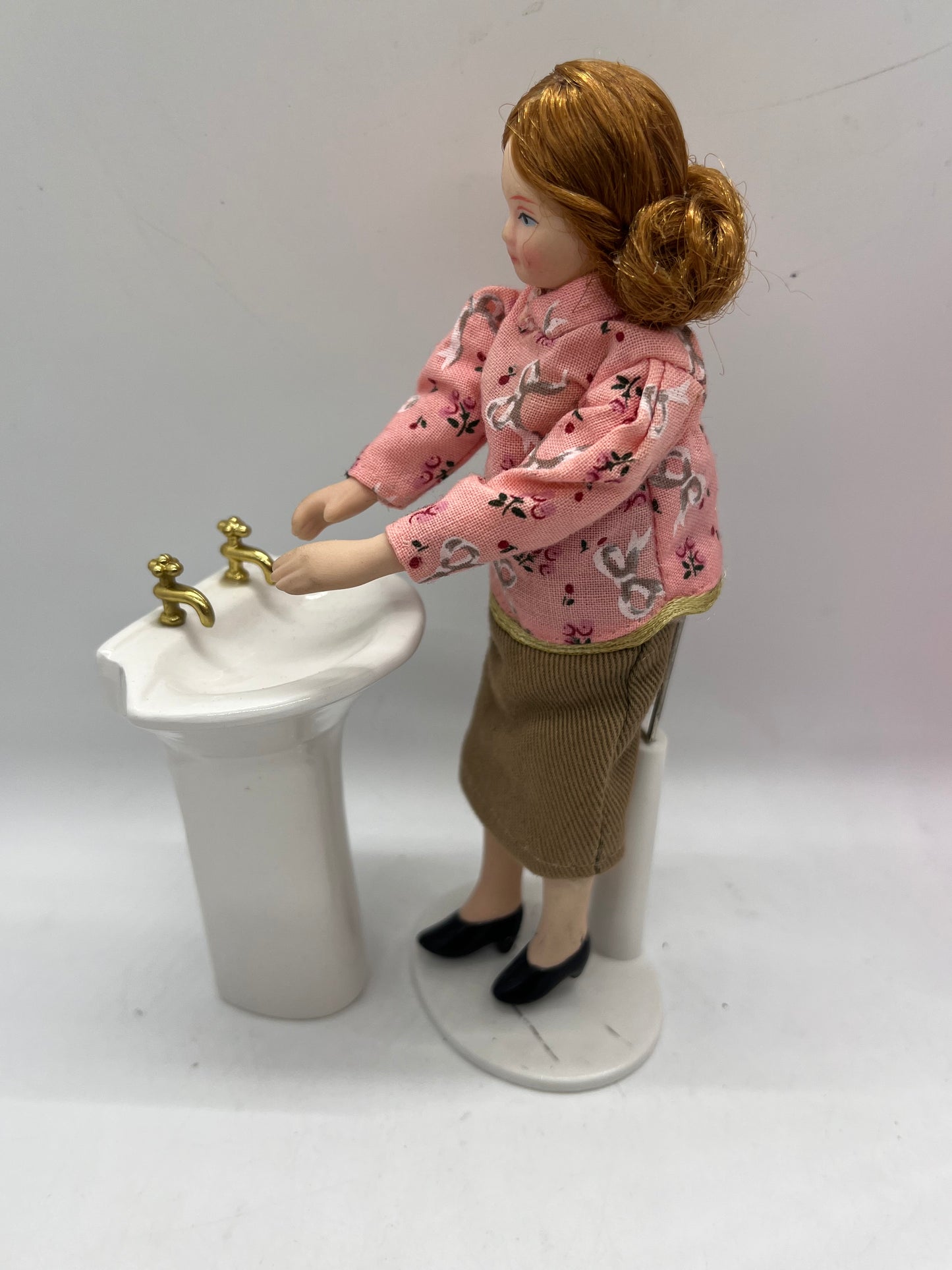 Dolls house porcelain sink