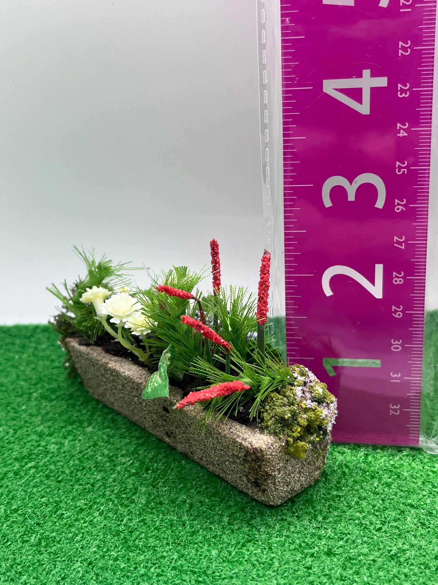 Dolls house garden accessory resin planter