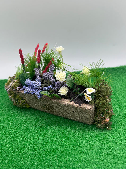 Dolls house garden accessory resin planter