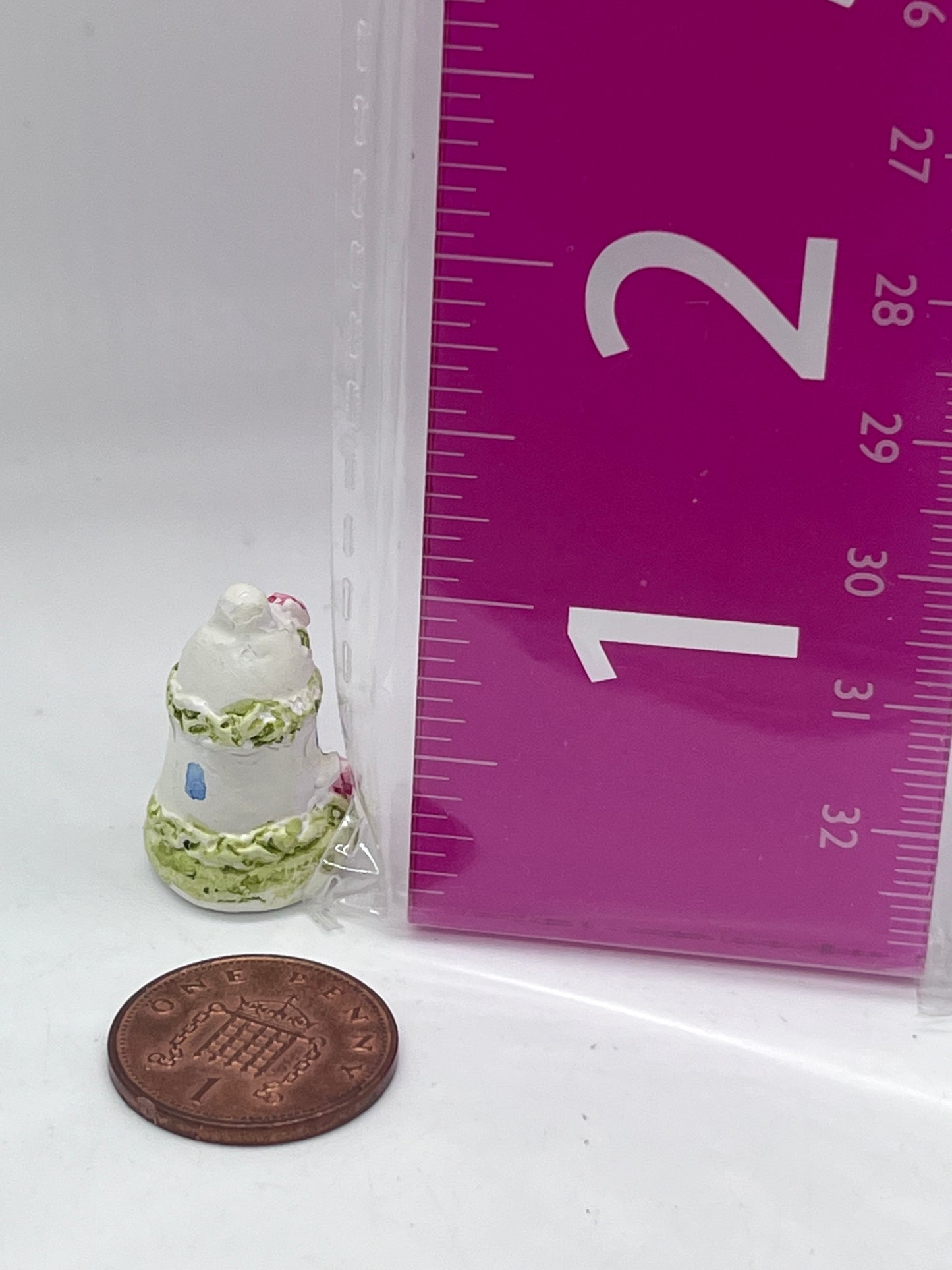 Dolls house ornamental resin house (small)