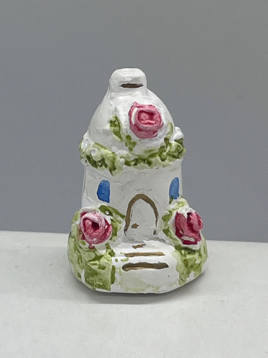 Dolls house ornamental resin house (small)