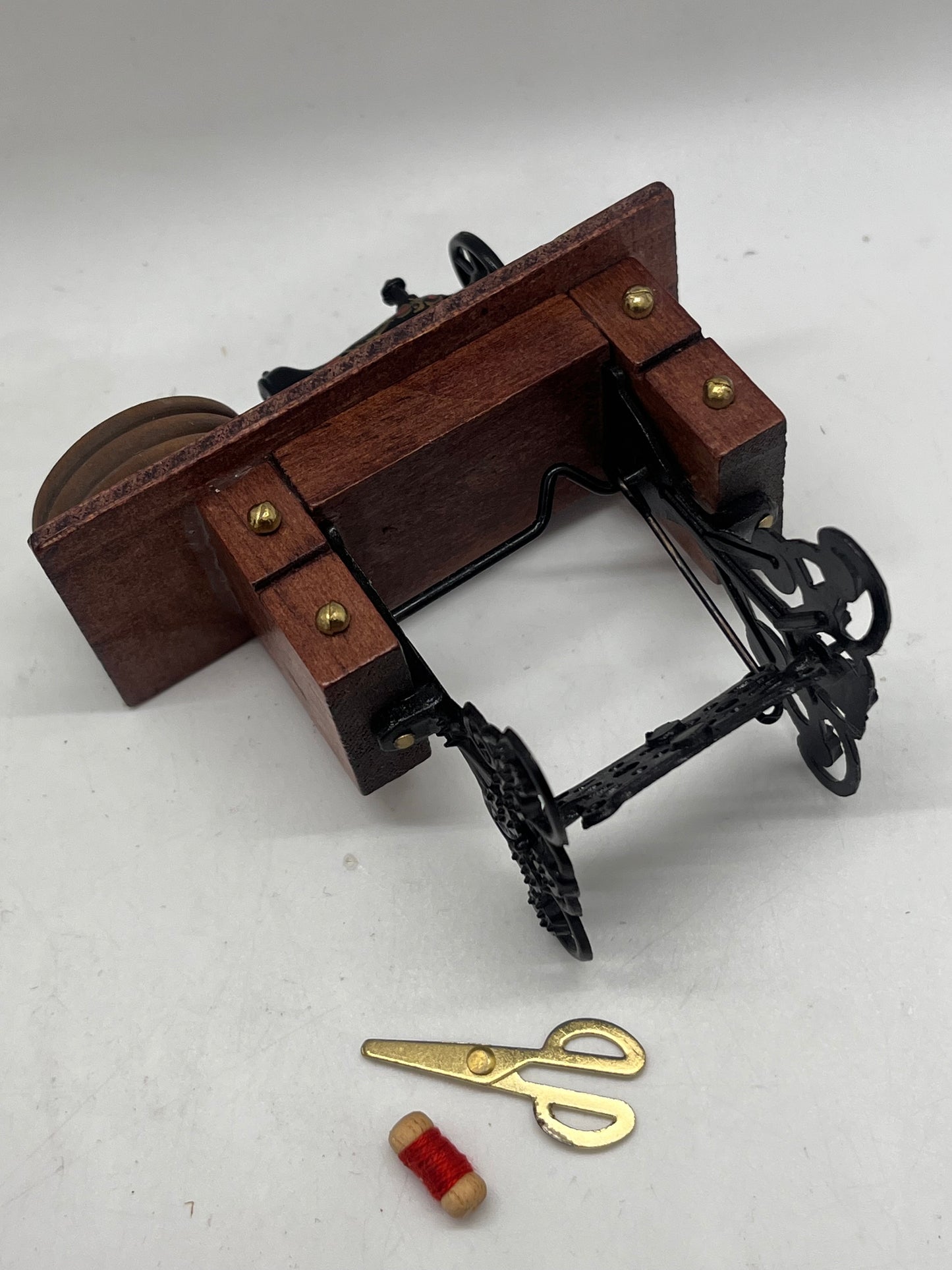 Dolls house sewing machine & accessories