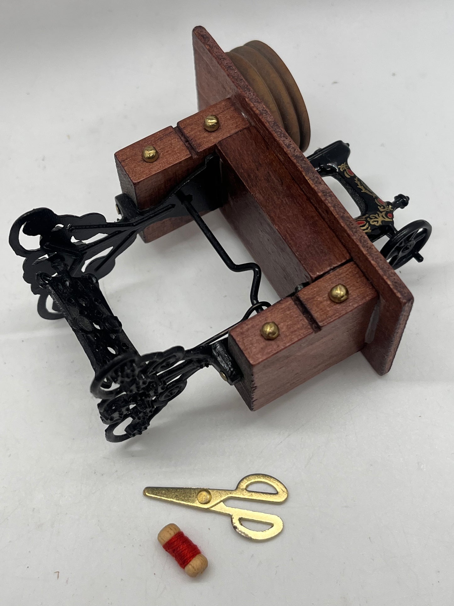 Dolls house sewing machine & accessories
