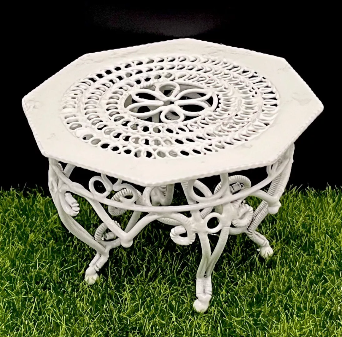 Dolls house furniture garden cheap white wire table  (reduced)