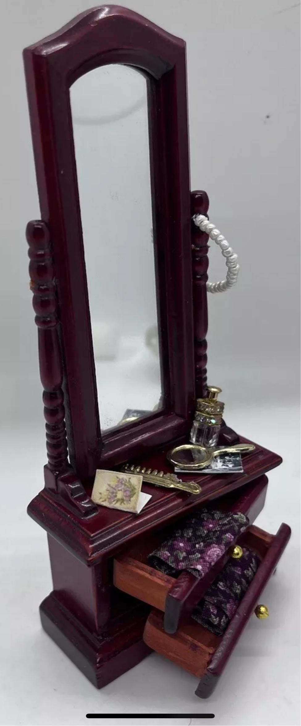 Dolls house floor mirror & accessories