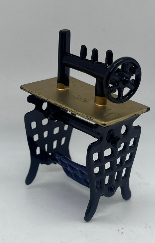 Dolls house 1/16th scale sewing machine